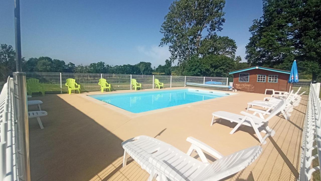 Camping Des Papillons Lalizolle Exterior foto