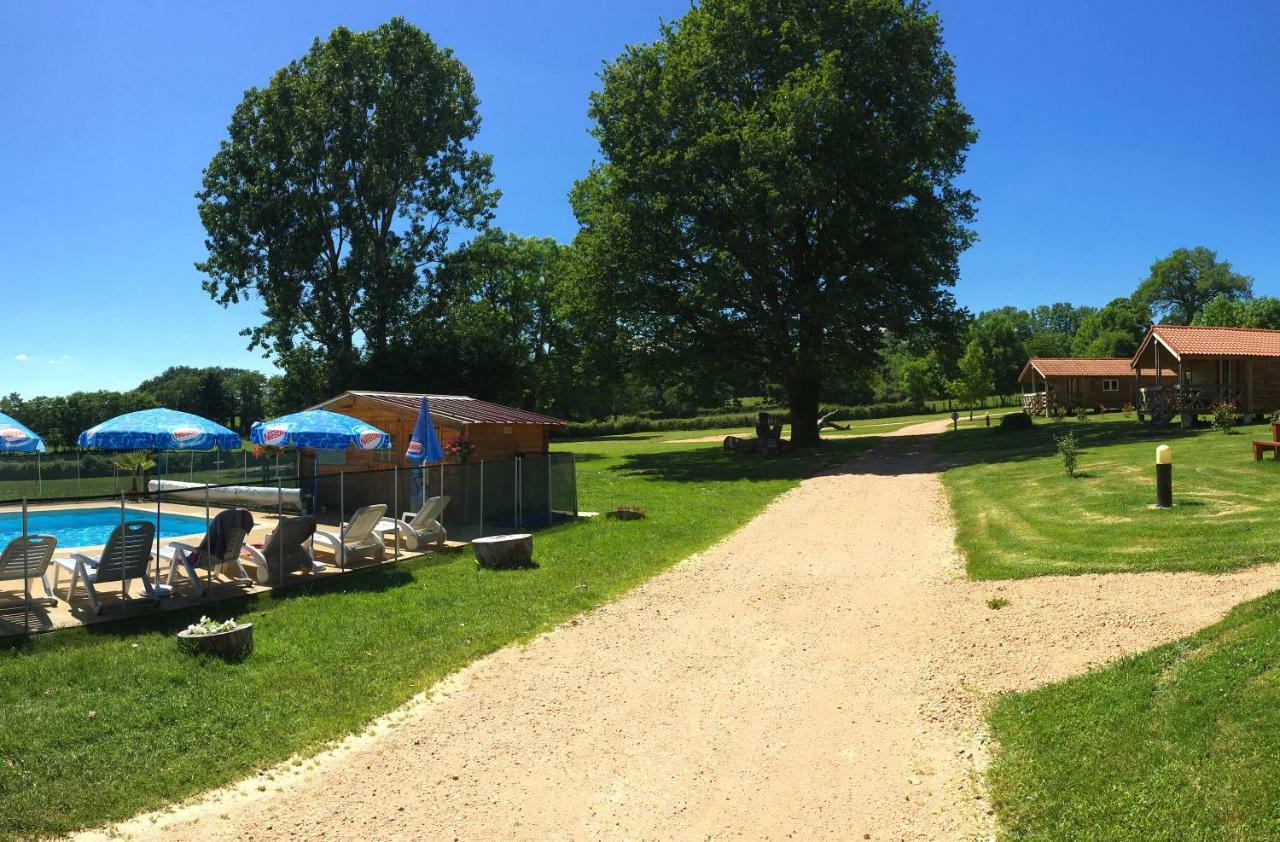 Camping Des Papillons Lalizolle Exterior foto